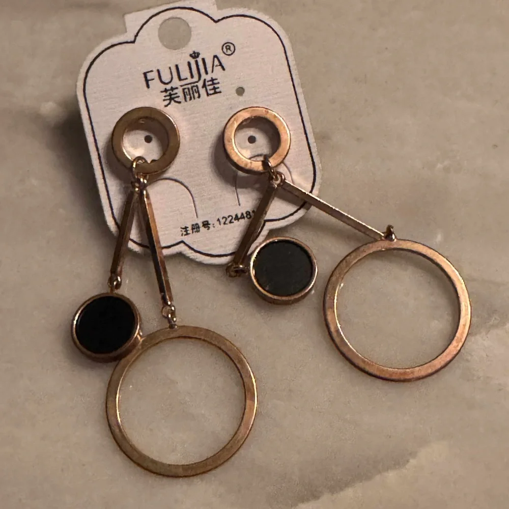 NEW 3pc Gold and Black Jewelry Set - Picture 5 of 6